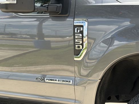 Used 2021 Ford F250 Lariat w/ Lariat Value Package AWD/4WD image 4