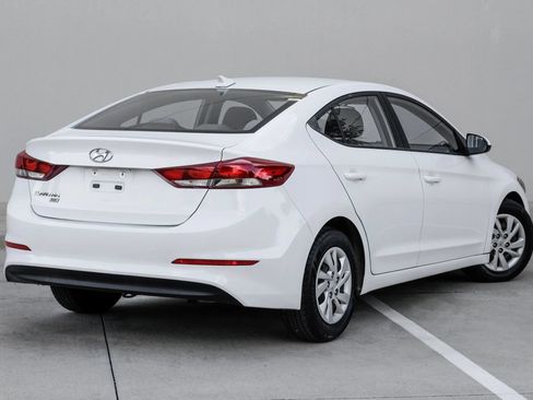 Used 2017 Hyundai Elantra SE FWD image 4