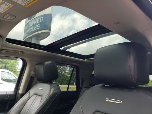 Used 2018 Ford Expedition Platinum AWD/4WD image 15