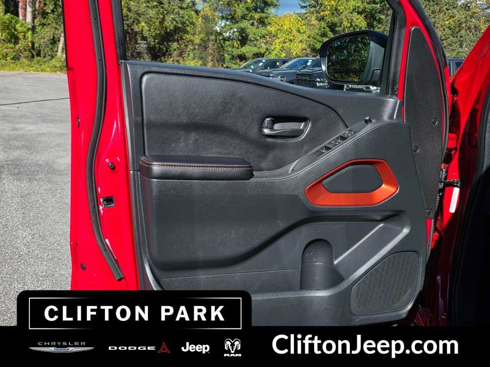 Used 2026 Nissan Frontier PRO-4X AWD/4WD image 9