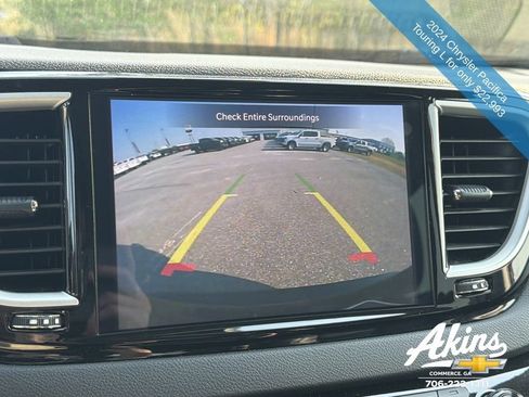 Used 2024 Chrysler Pacifica Touring-L FWD image 24