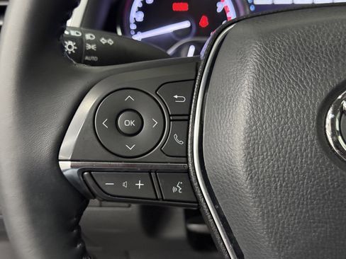 Used 2020 Toyota Camry XLE image 25