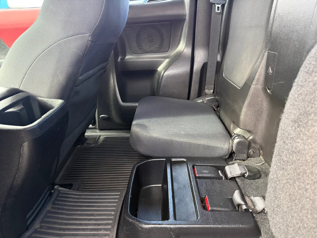 Used 2019 Toyota Tacoma SR5 w/ SR5 Appearance Package (SM) AWD/4WD image 29