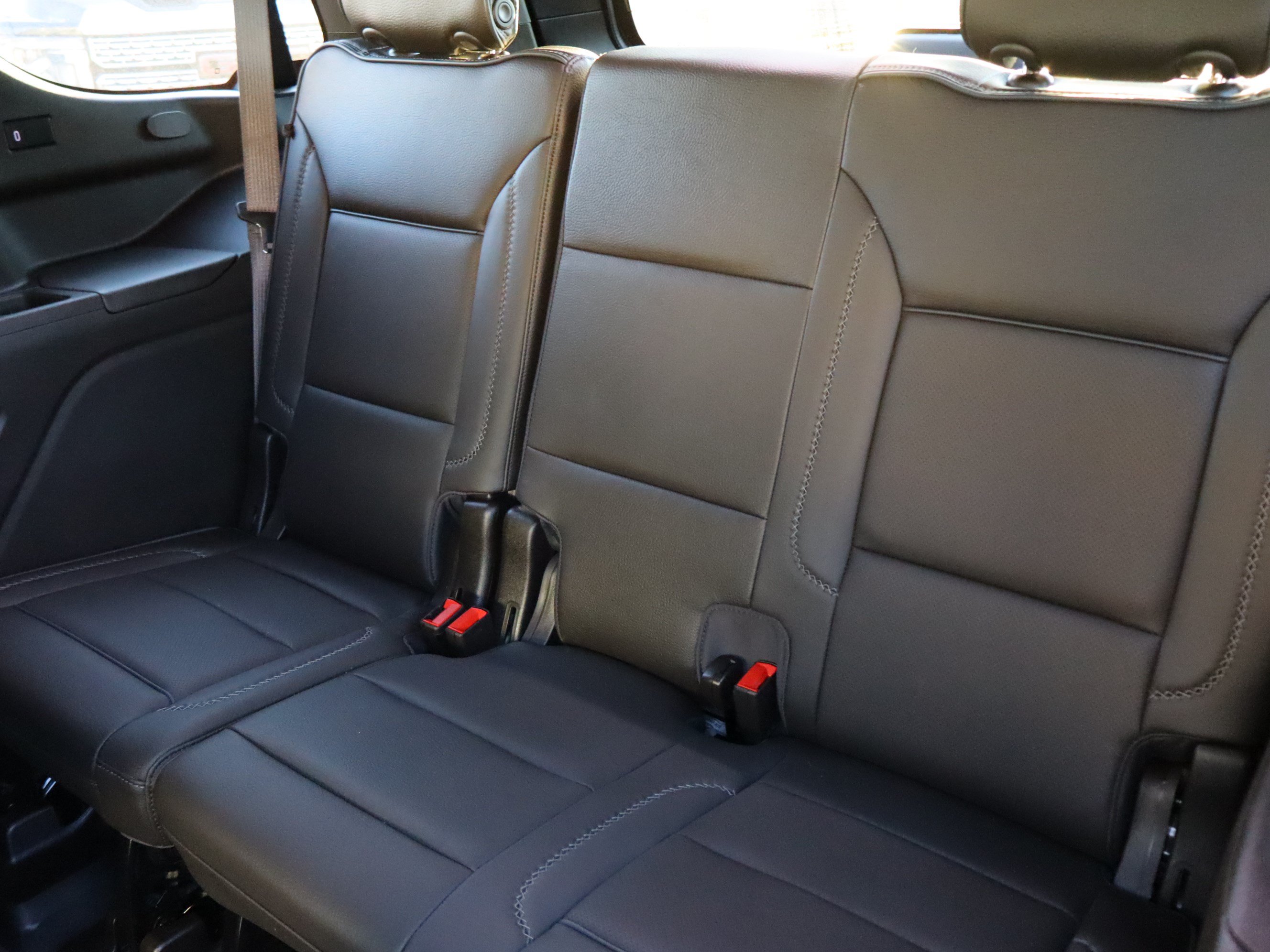 Used 2024 GMC Yukon Denali RWD image 32