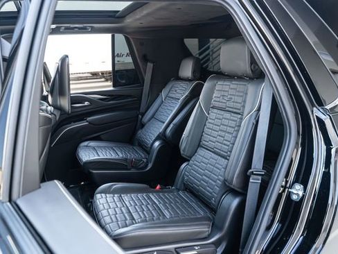 Used 2023 Cadillac Escalade V w/ LPO, ONYX Package image 26