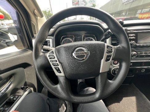 Used 2017 Nissan Titan SV image 28