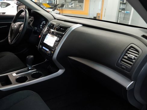 Used 2015 Nissan Altima 2.5 SV w/ Convenience Package image 28