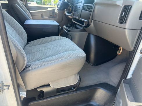 Used 2007 Chevrolet Express 1500 AWD Passenger w/ Power and Light Package image 13