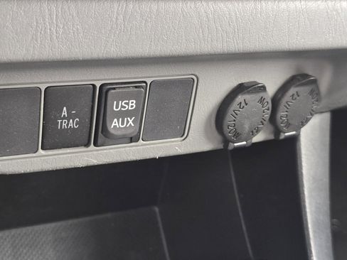 Used 2014 Toyota Tacoma 4x4 Double Cab w/ TRD Off-Road Package image 29