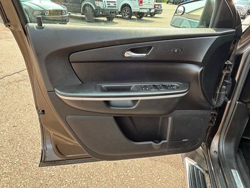 Used 2012 GMC Acadia SLT AWD/4WD image 17