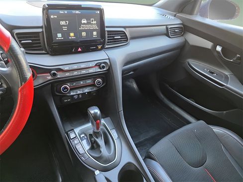 Used 2019 Hyundai Veloster 2.0 Premium image 29