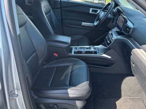 Used 2023 Ford Explorer XLT w/ Equipment Group 202A AWD/4WD image 17
