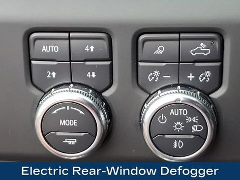 Used 2024 GMC Sierra 1500 Denali Ultimate AWD/4WD image 9