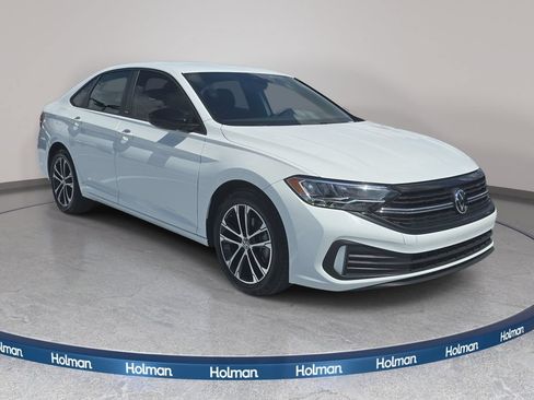 Used 2024 Volkswagen Jetta Sport FWD image 5