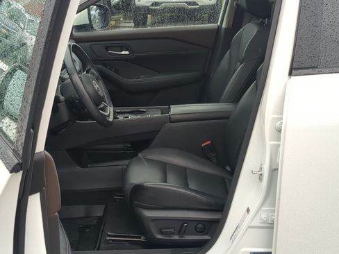 Used 2023 Nissan Rogue SV w/ SV Premium B Package FWD image 12
