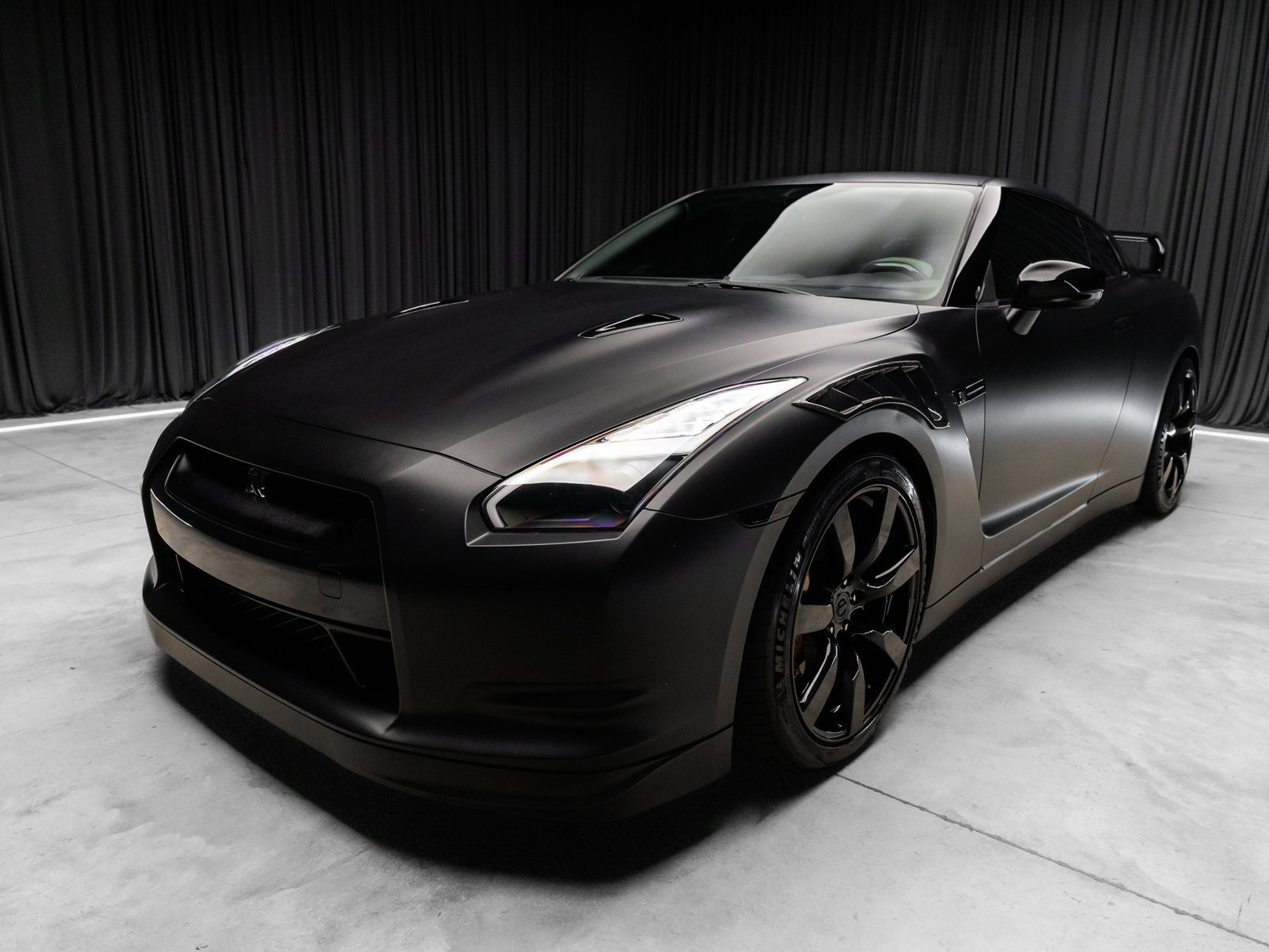 Used 2009 Nissan GT-R Premium AWD/4WD image 12
