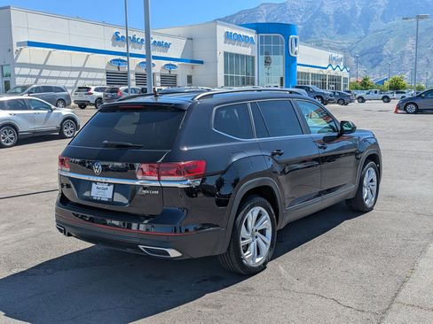 Used 2022 Volkswagen Atlas SE w/ Panoramic Sunroof Package FWD image 3
