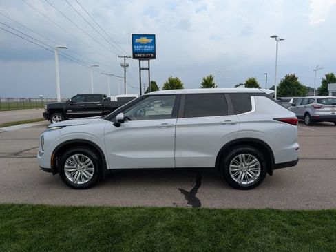 Used 2022 Mitsubishi Outlander ES FWD image 9