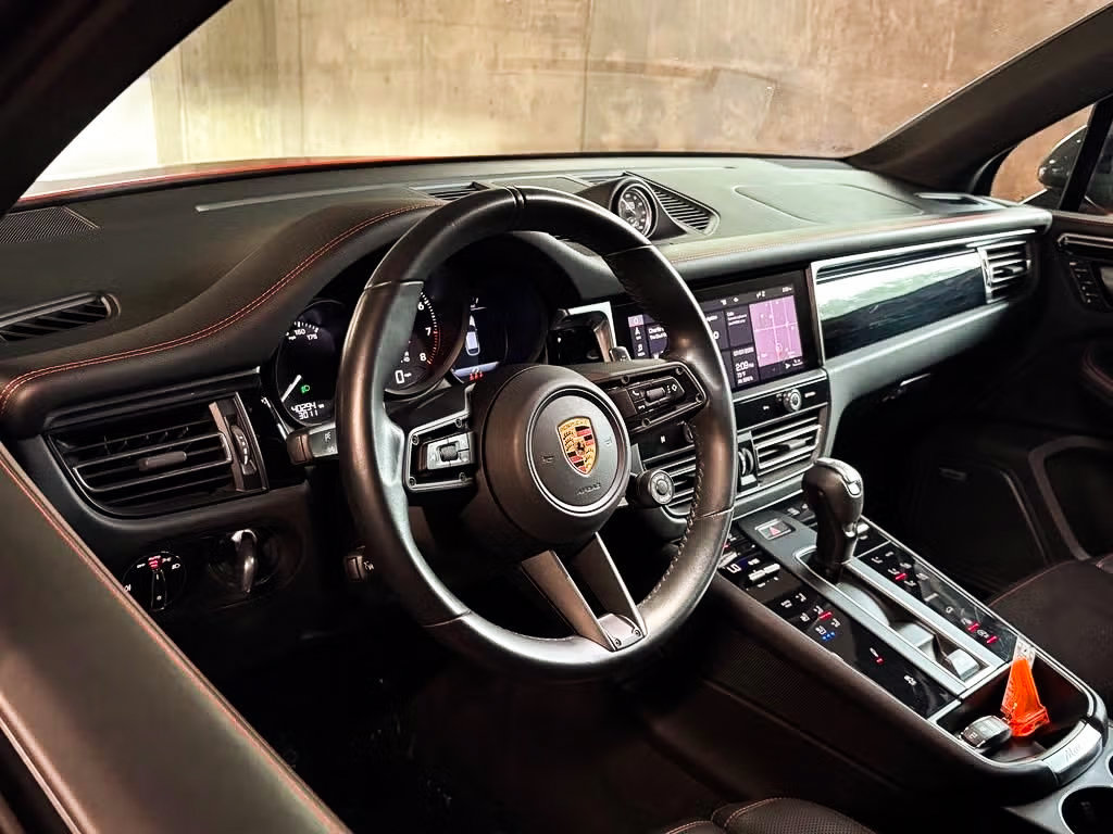 Used 2023 Porsche Macan Turbo AWD/4WD image 4