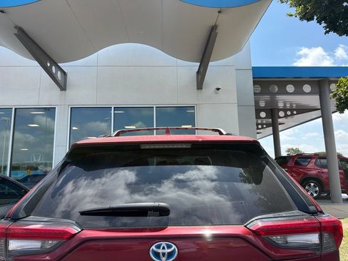 Used 2021 Toyota RAV4 XLE Premium AWD/4WD image 5