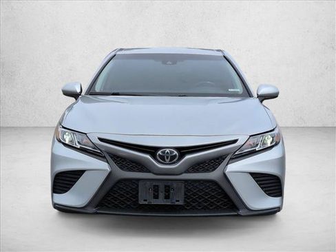 Used 2019 Toyota Camry SE FWD image 3