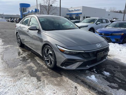 Used 2024 Hyundai Elantra SEL w/ Convenience Package image 7