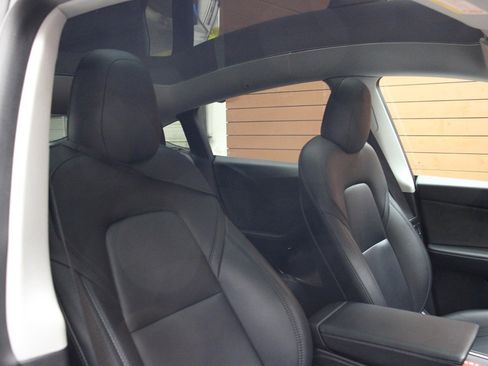 Used 2023 Tesla Model Y Long Range image 28