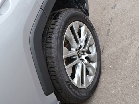 Used 2022 Toyota RAV4 XLE Premium AWD/4WD image 32