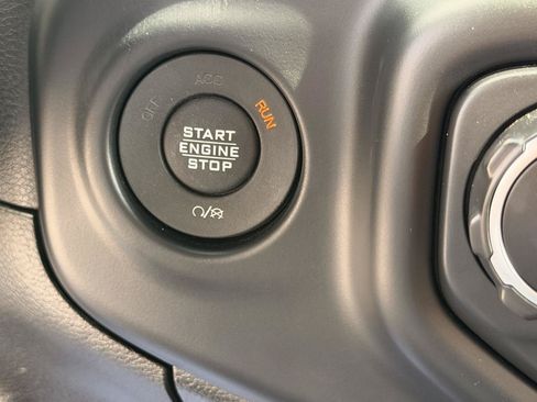 Used 2019 Jeep Wrangler Unlimited Sahara w/ Uconnect 4C Nav & Sound Group AWD/4WD image 37