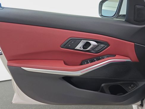 Used 2025 BMW 330i Sedan w/ M Sport Package image 27