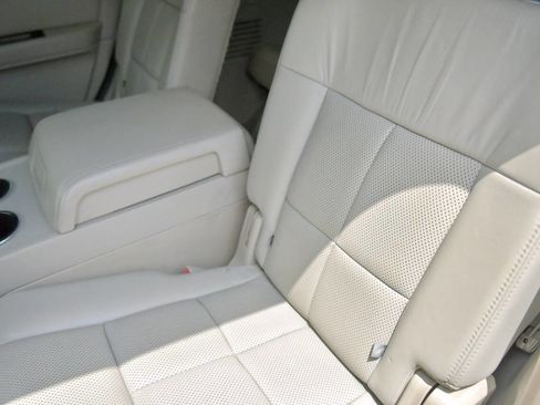 Used 2014 Lincoln Navigator 2WD image 16