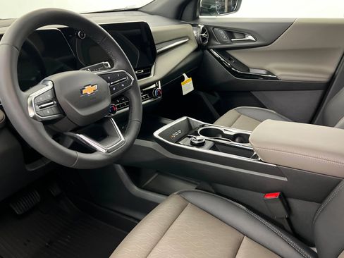 New 2026 Chevrolet Equinox LT w/ Convenience Package II image 16