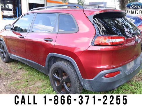 Used 2016 Jeep Cherokee Sport FWD image 2