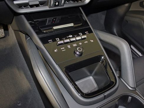 Used 2025 Porsche Cayenne Coupe image 29