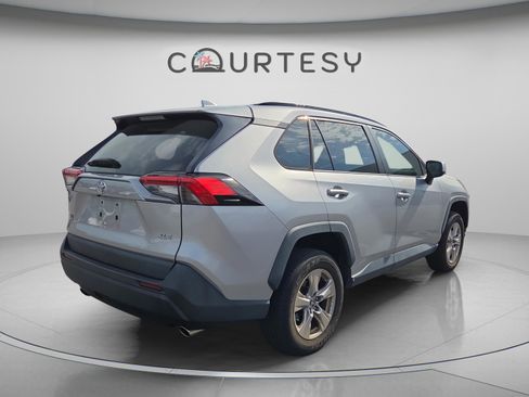 Certified 2022 Toyota RAV4 XLE FWD image 4