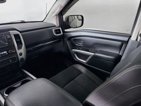 Used 2018 Nissan Titan SV w/ SV Convenience Package AWD/4WD image 23