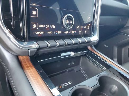 Used 2025 GMC Yukon XL Denali w/ Denali Reserve Package RWD image 22