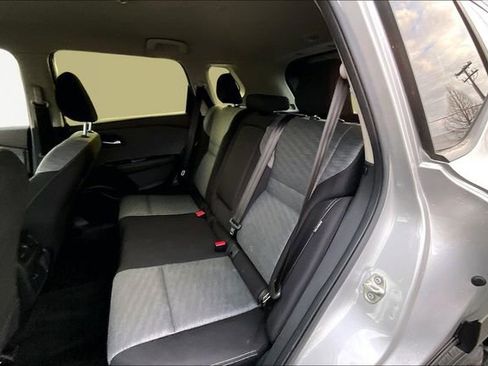 Used 2023 Nissan Rogue SV image 16