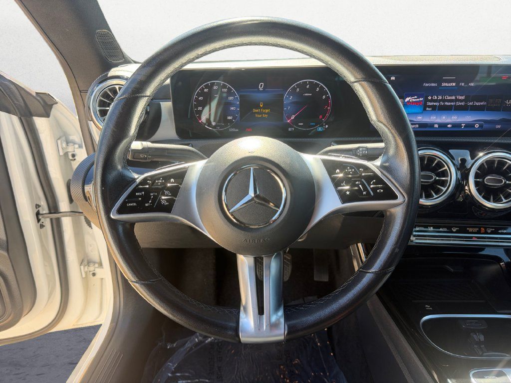 Used 2025 Mercedes-Benz CLA 250 image 12