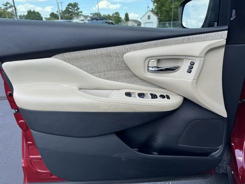 Used 2023 Nissan Murano SL image 2