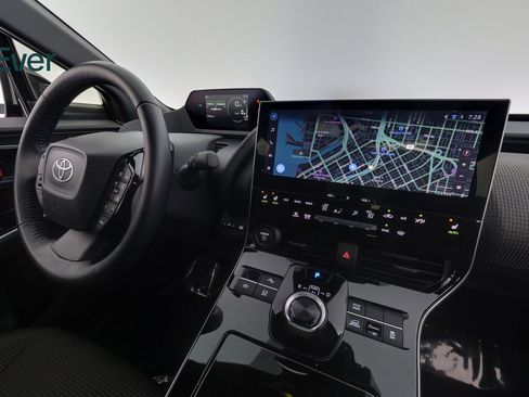 Used 2024 Toyota bZ4X XLE image 22