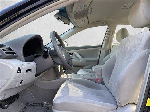 Used 2011 Toyota Camry LE image 11