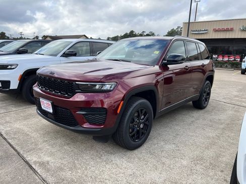 New 2025 Jeep Grand Cherokee Altitude image 3