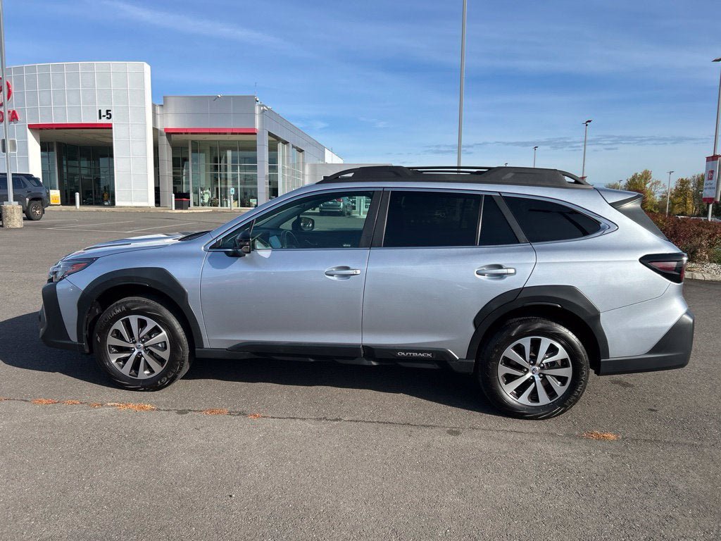 Used 2023 Subaru Outback Premium AWD/4WD image 9