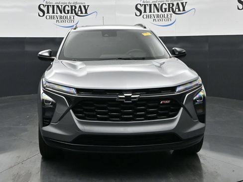 Used 2024 Chevrolet Trax RS w/ Sunroof Package FWD image 2