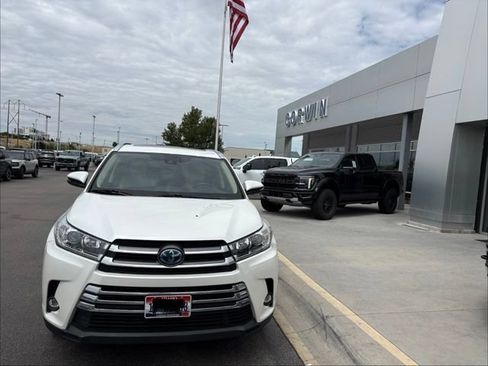 Used 2019 Toyota Highlander Limited AWD/4WD image 2