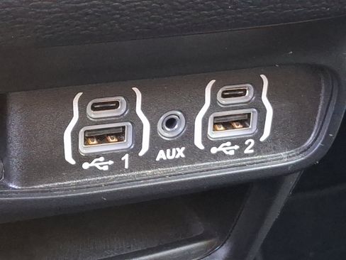 Used 2021 Chrysler Pacifica Touring w/ S Appearance Package image 25