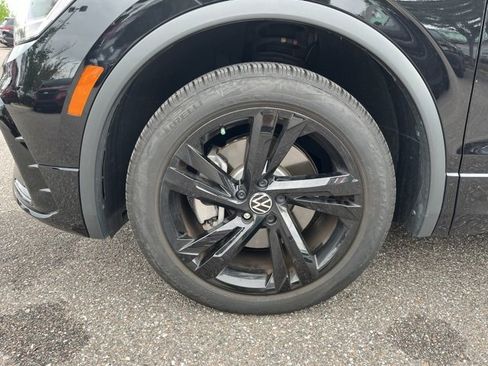 Certified 2024 Volkswagen Tiguan SE R-Line image 9