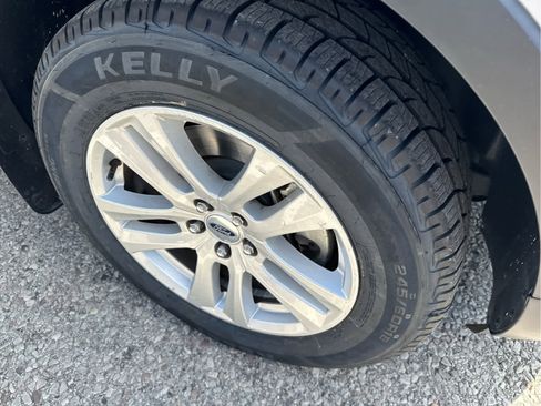 Used 2018 Ford Explorer XLT w/ Equipment Group 202A AWD/4WD image 4