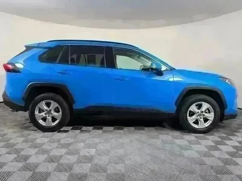 Used 2019 Toyota RAV4 XLE AWD/4WD image 7
